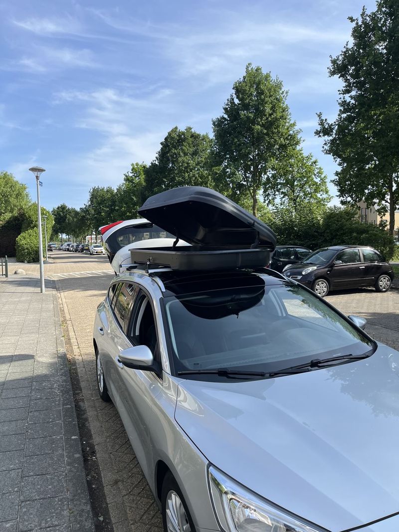 De auto staat klaar