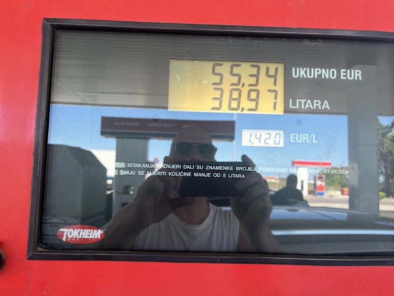 Volgooien bij het tankstation