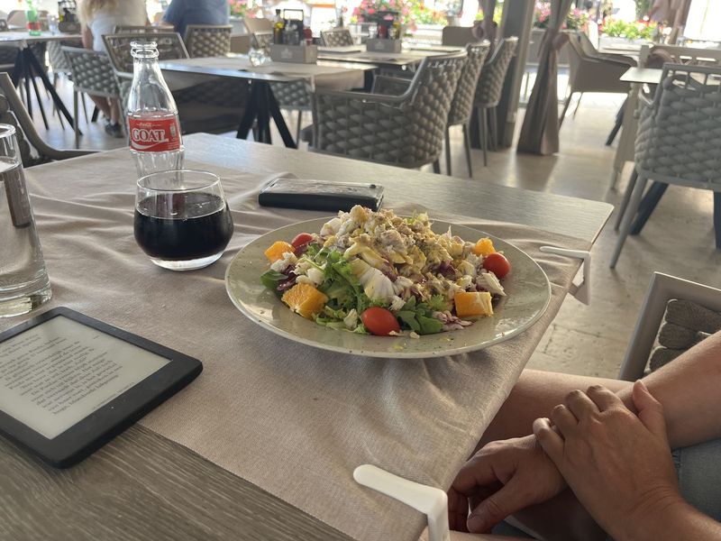 Frisse salade bij de lunch