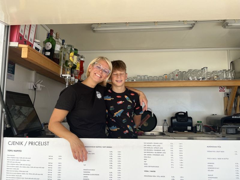 Aan de bar