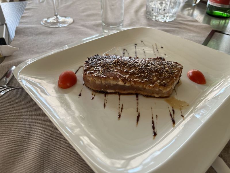 Dessert met chocoladesaus