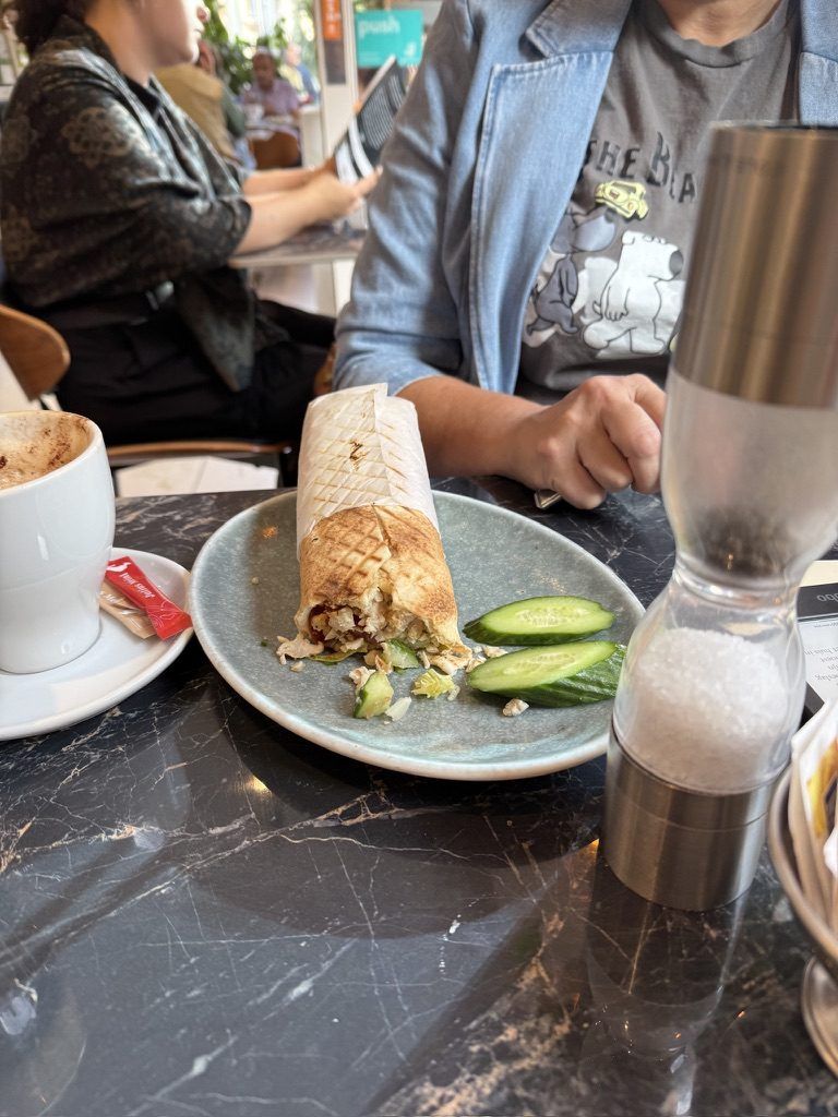 A colazione in tavola c'era anche un wrap.