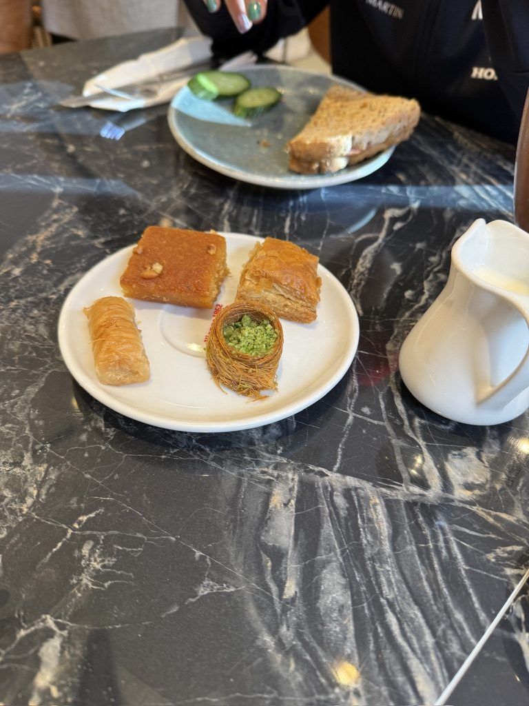 Una sorpresa a colazione: La Masseria ci ha offerto spontaneamente un piattino di baklava.