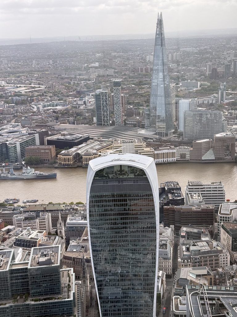 Panorama mozzafiato da Horizon22, con il Walkie Talkie in primo piano e lo Shard dietro. (Il fratellino e la sorella maggiore, per una volta senza quella fastidiosa B davanti..)
