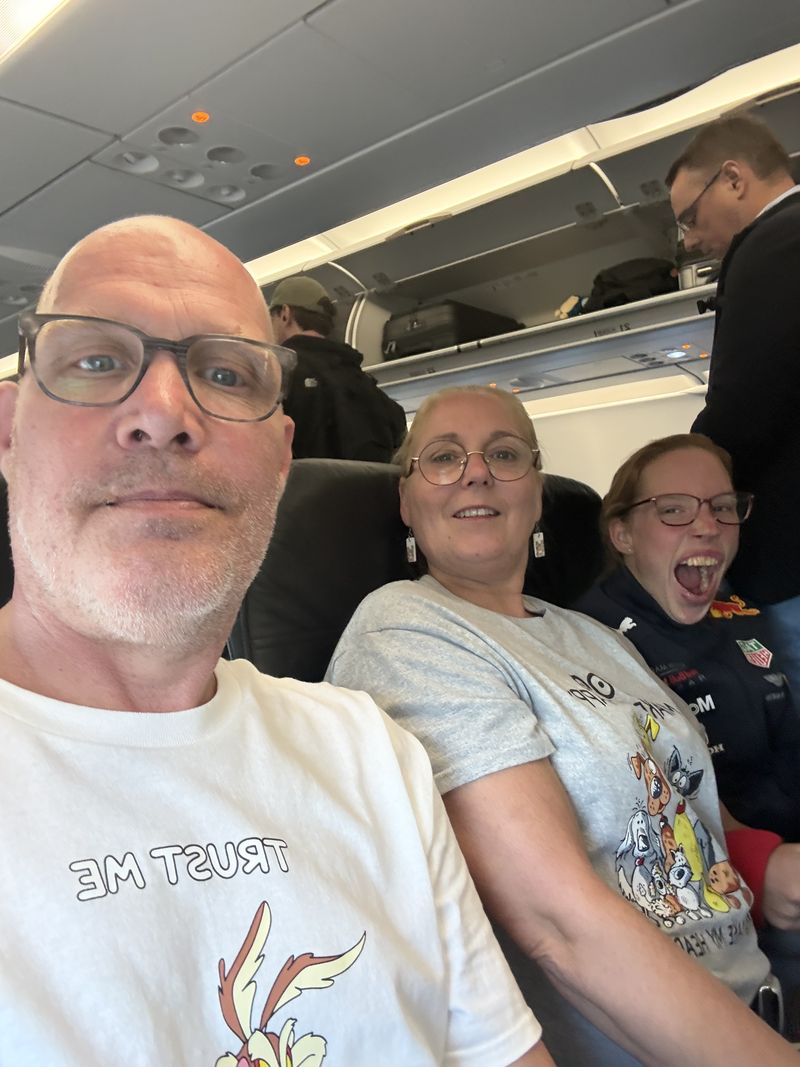 Di buon umore a bordo, pronti per l'ultima tappa verso casa.