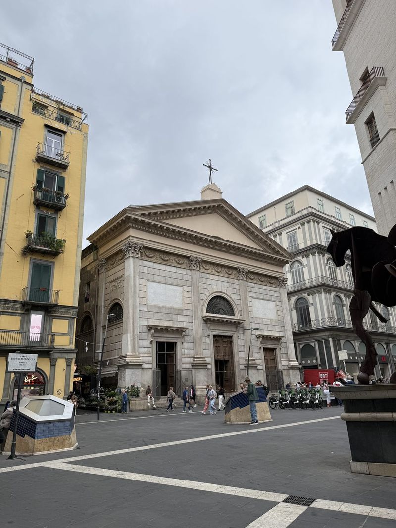 Back above ground on Via Toledo, by the Banca Nazionale del Lavoro building.
