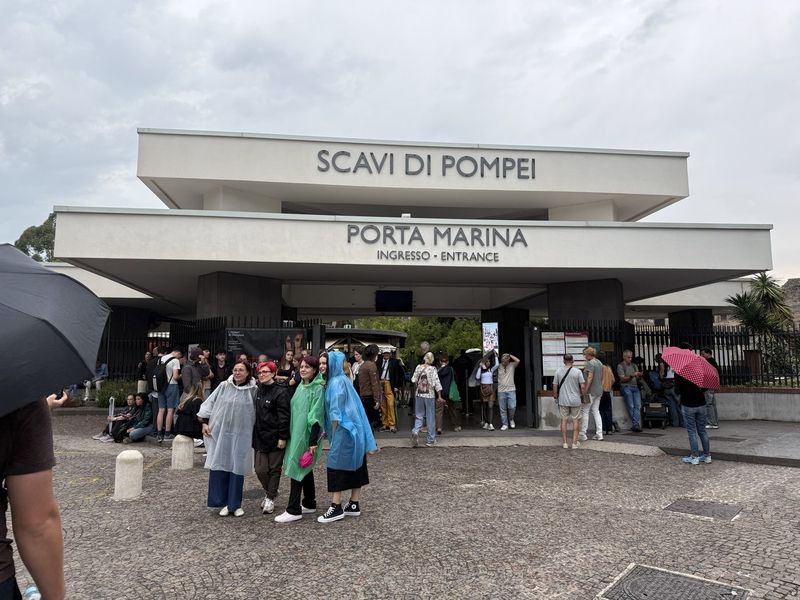 The Porta Marina entrance. The first ponchos are already appearing.
