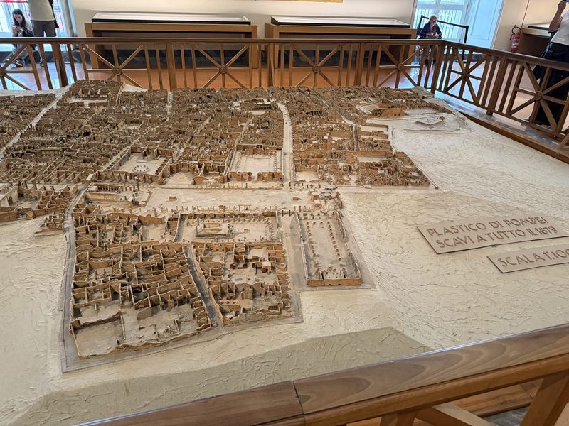 The large model of Pompeii, at a scale of 1:100. So after yesterday we still got to see something of Pompeii!