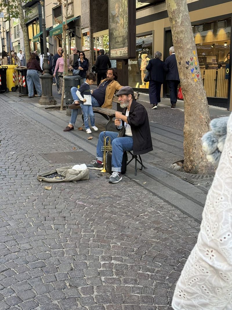 A street musician on Via Scarlatti.